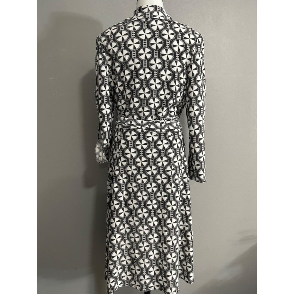 Diane Von Furstenburg Vintage Silk Wrap Dress 2 - Picture 5 of 12